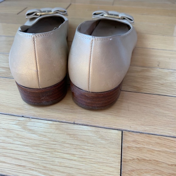 Ferragamo gold pumps - Picture 7 of 7